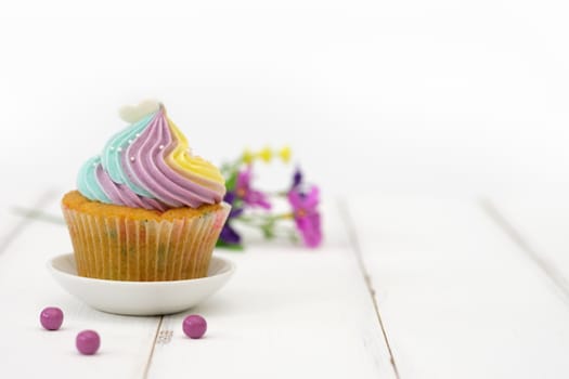 Cupcakes are beautifully decorated in clear lighting, AF point selection.