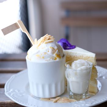 Thai Egg Coconut Ice Cream with vanila cake, Sprinkle with almond slides and pee flower.