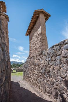 Ruinas Raqchi is a ruins and is located in Provincia de Canchis