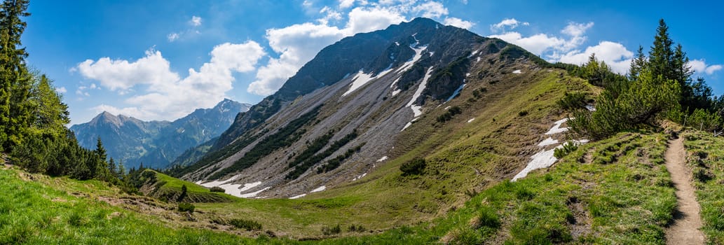 Entschenkopf crossing with a fantastic panoramic view of the Upper and Lower Gaisalpsee and the Allgau Alps