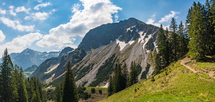 Entschenkopf crossing with a fantastic panoramic view of the Upper and Lower Gaisalpsee and the Allgau Alps