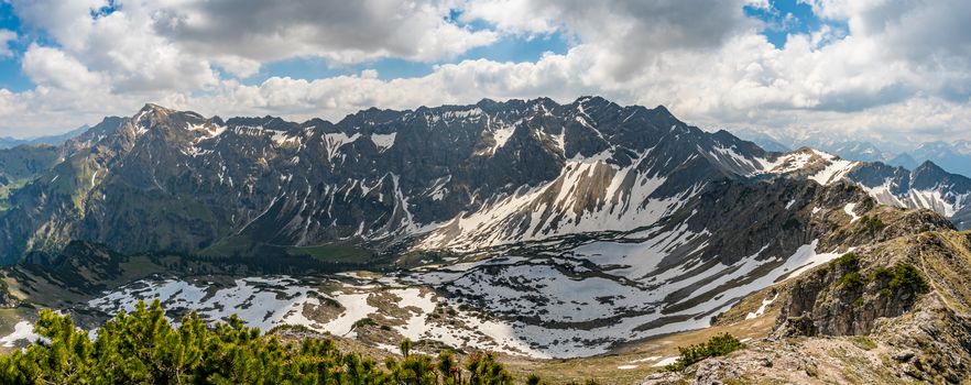 Entschenkopf crossing with a fantastic panoramic view of the Upper and Lower Gaisalpsee and the Allgau Alps