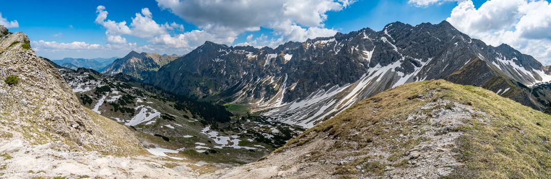 Entschenkopf crossing with a fantastic panoramic view of the Upper and Lower Gaisalpsee and the Allgau Alps