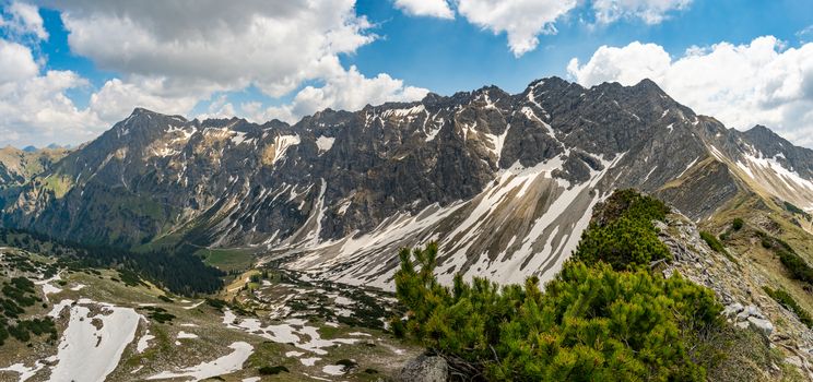 Entschenkopf crossing with a fantastic panoramic view of the Upper and Lower Gaisalpsee and the Allgau Alps