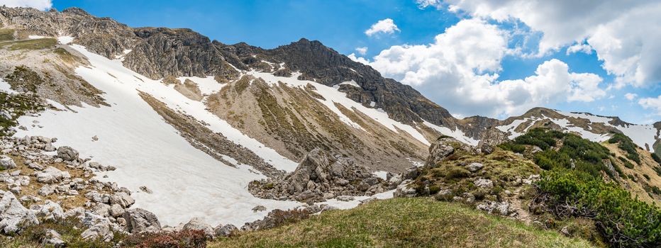 Entschenkopf crossing with a fantastic panoramic view of the Upper and Lower Gaisalpsee and the Allgau Alps