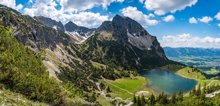 Entschenkopf crossing with a fantastic panoramic view of the Upper and Lower Gaisalpsee and the Allgau Alps