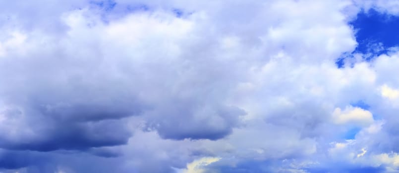 Stunning colorful sky panorama showing beautiful cloud formations in high resolution.