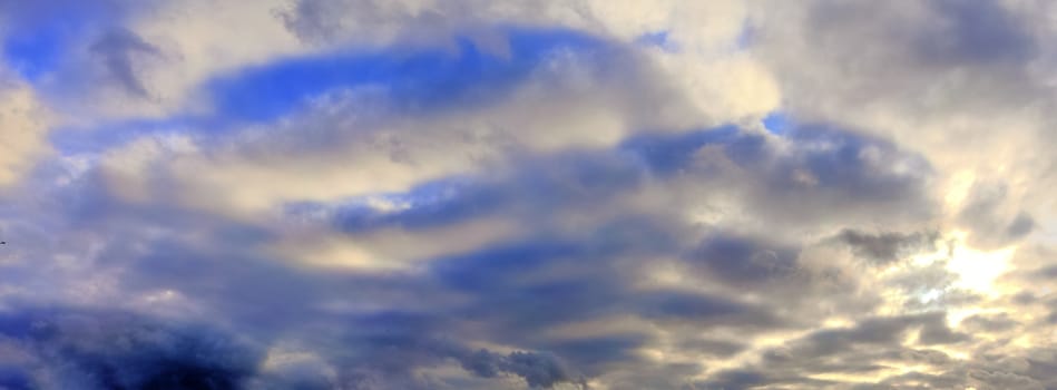 Stunning colorful sky panorama showing beautiful cloud formations in high resolution.