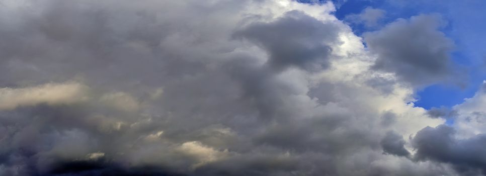 Stunning colorful sky panorama showing beautiful cloud formations in high resolution.