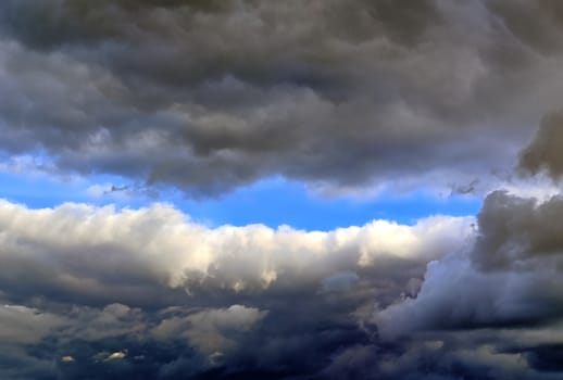 Stunning colorful sky panorama showing beautiful cloud formations in high resolution.