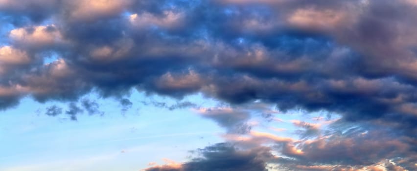 Stunning colorful sky panorama showing beautiful cloud formations in high resolution.