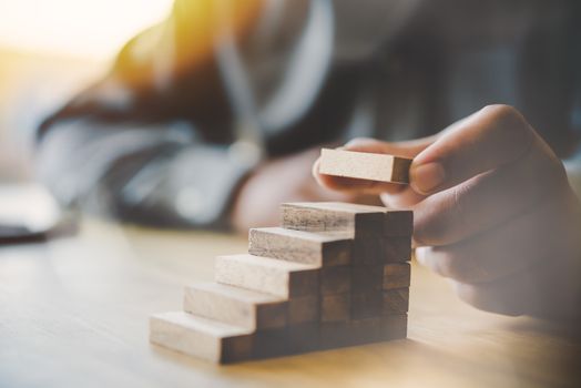 Business risks in the business. Requires planning Meditation must be careful in deciding to reduce the risk in the business. As the game drew to a wooden block from the tower
