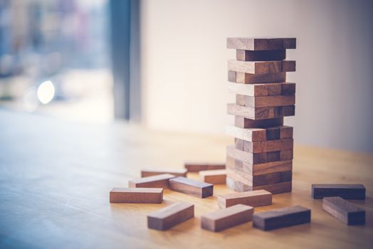 Business risks in the business. Requires planning Meditation must be careful in deciding to reduce the risk in the business. As the game drew to a wooden block from the tower
