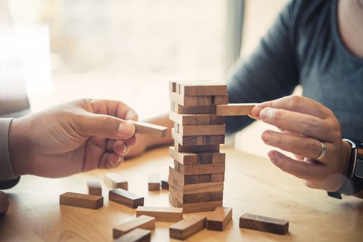 Business risks in the business. Requires planning Meditation must be careful in deciding to reduce the risk in the business. As the game drew to a wooden block from the tower