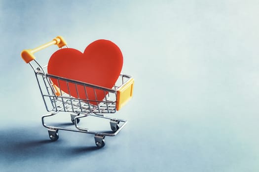 heart symbol on shopping cart