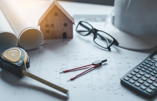  red dividers are placed on the work desk, with house plans designed. Including engineering equipment