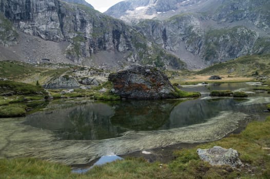 lac du taillefer,isere,france