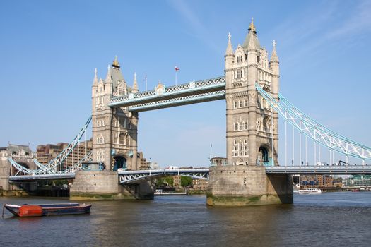 A photography of the attraction Tower bridge in London