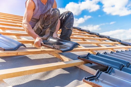 production of roofs from ceramic fired tiles on a family house.