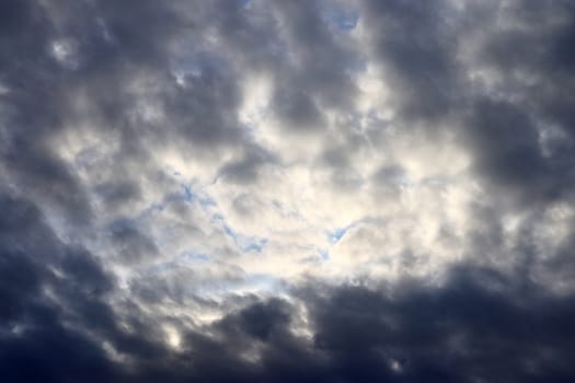 Stunning dark cloud formations in the sky right before a thunderstorm 