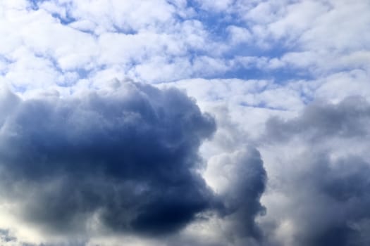 Stunning dark cloud formations in the sky right before a thunderstorm 