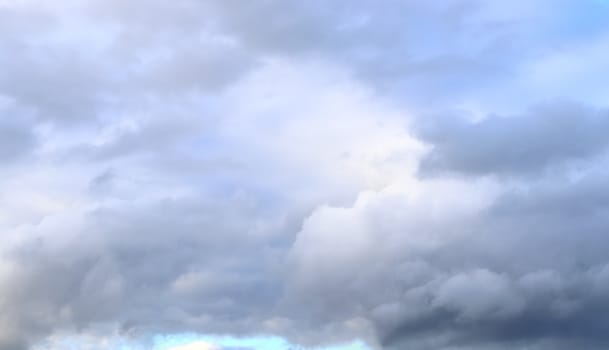 Stunning dark cloud formations in the sky right before a thunderstorm 