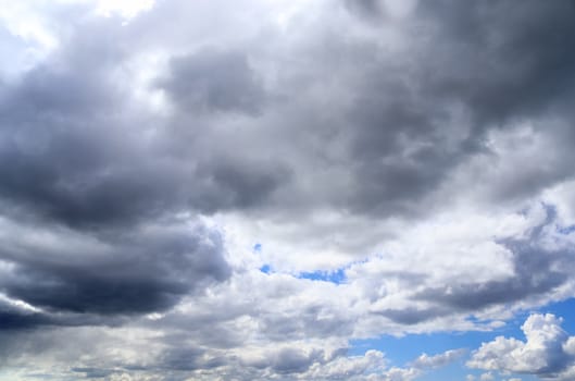 Stunning dark cloud formations in the sky right before a thunderstorm 