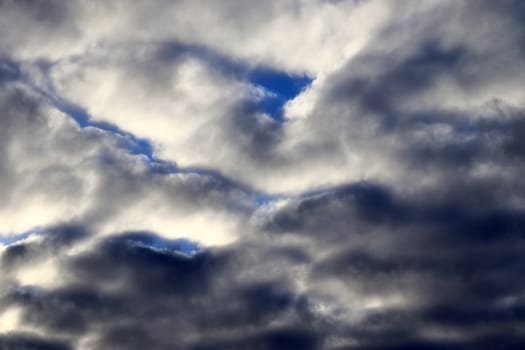 Stunning dark cloud formations in the sky right before a thunderstorm 