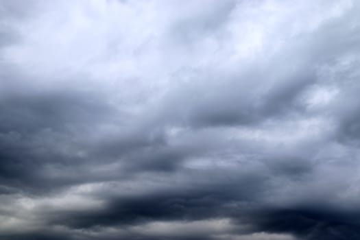 Stunning dark cloud formations in the sky right before a thunderstorm 