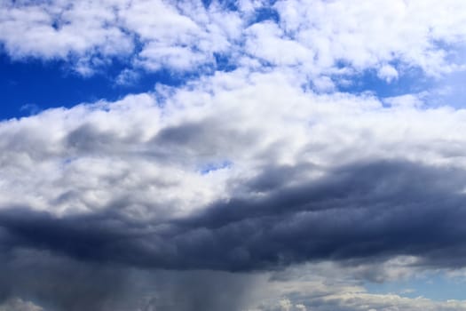 Stunning dark cloud formations in the sky right before a thunderstorm 