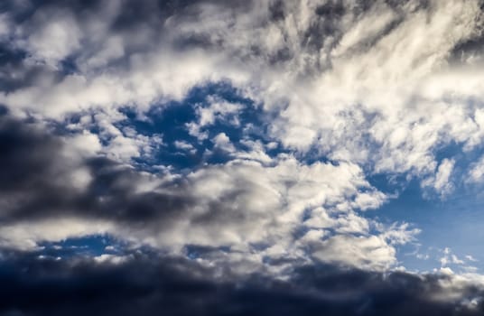 Stunning dark cloud formations in the sky right before a thunderstorm 