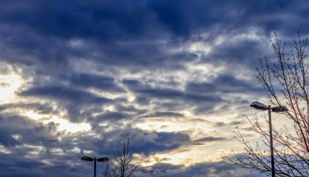 Stunning dark cloud formations in the sky right before a thunderstorm 