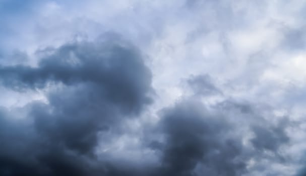 Stunning dark cloud formations in the sky right before a thunderstorm 