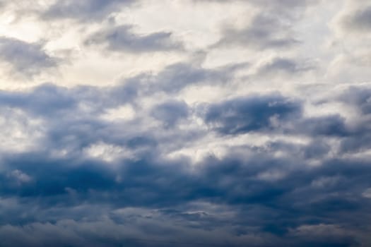 Stunning dark cloud formations in the sky right before a thunderstorm 