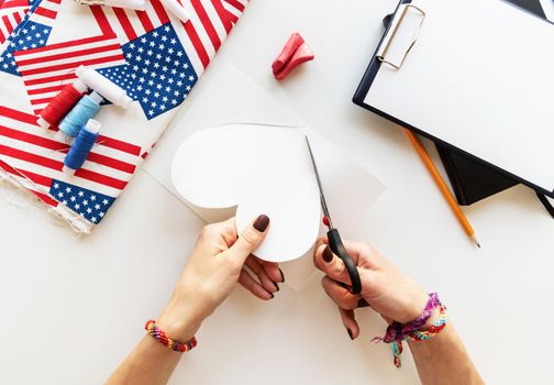 USA Independence Day DIY craft. DIY 4th of July step by step needle holder craft. Step 2 - cut out the paper heart