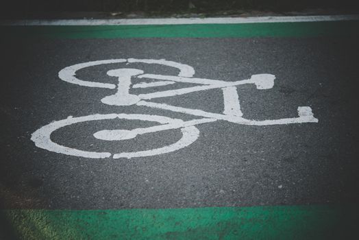 Indicate symbol on road for bicycles.