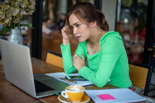 Asian businesswoman serious about the work done until the headache