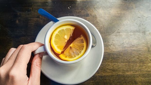 Warm honey lemon tea, a natural home remedy for colds and flu