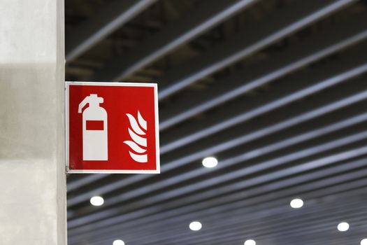 Signboard showing the point of installing a fire extinguisher.