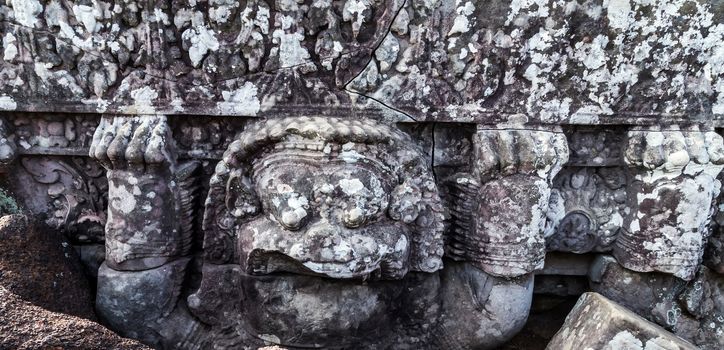 Prasat Krahom Hindu Temple in Koh Ker. Ancient ruins stucco stone carving decorative sanctuary temple complex in the north Cambodian jungle. Archaeological Artefakt archeologia Cambodia