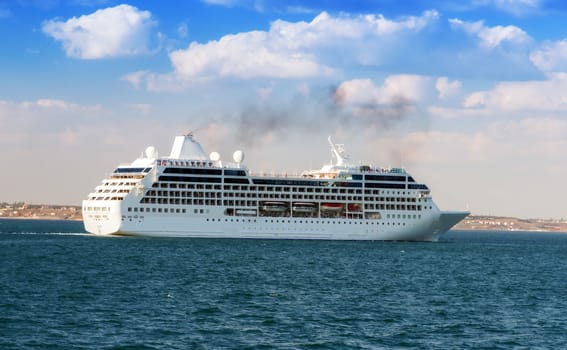 white cruise ship in the sea seascape