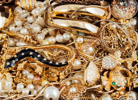Expensive Gold Jewelry pearl necklace ring gold fish background