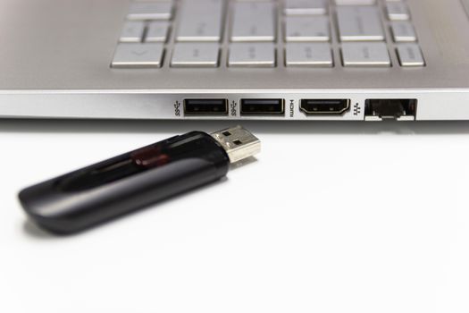 flash drive with laptop computer for conncet to USB port plug-in Laptop for transfer and backup business 