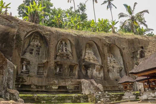 These funeral monuments are thought to be dedicated to King Anak Wungsu of the Udayana dynasty and his favorite queens. Gunung Kawi is an 11th-century temple and funerary complex in Tampaksiring.