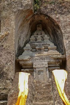 These funeral monuments are thought to be dedicated to King Anak Wungsu of the Udayana dynasty and his favorite queens. Gunung Kawi is an 11th-century temple and funerary complex in Tampaksiring.