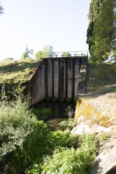 loopholes of the polymer dam raised in summer