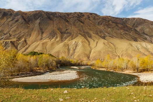 Kokemeren river, Mountain river in Kyrgyzstan, beautiful autumn landscape.