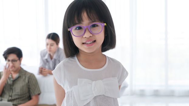 Close-up photos of Asian girls and their families. Parents are playing happily and happily with their little daughter in the bedroom. Being happy to be with family on holidays