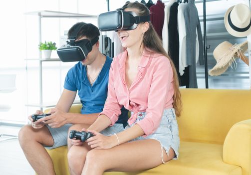 Caucasian husbands and wives are having fun and having fun playing 3D games at home.