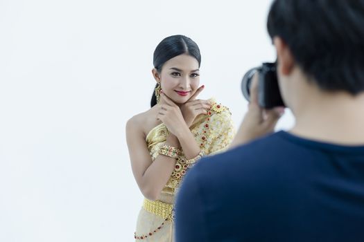 The photographer works by photographing beautiful women in beautiful traditional Thai costumes.